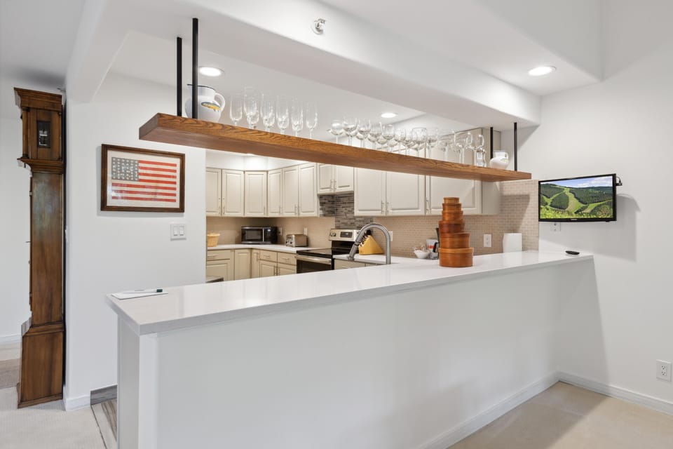 Condo, Multiple Beds (Borders Lodge U402 3BD Beaver Creek S) | Private kitchen