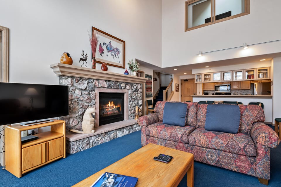 Condo, 1 King Bed (Borders Lodge U405 3BD Beaver Creek S) | Living area