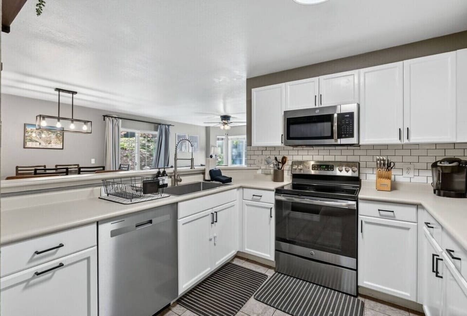Fully equipped kitchen with bar seating