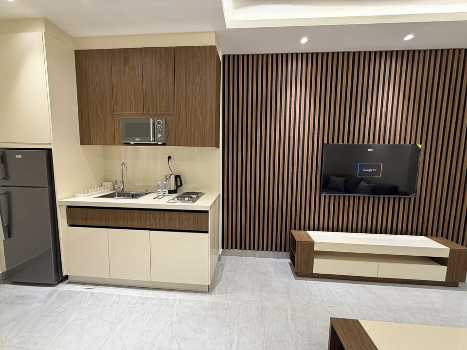 Apartment, 1 Bedroom, Accessible, Smoking | Private kitchen