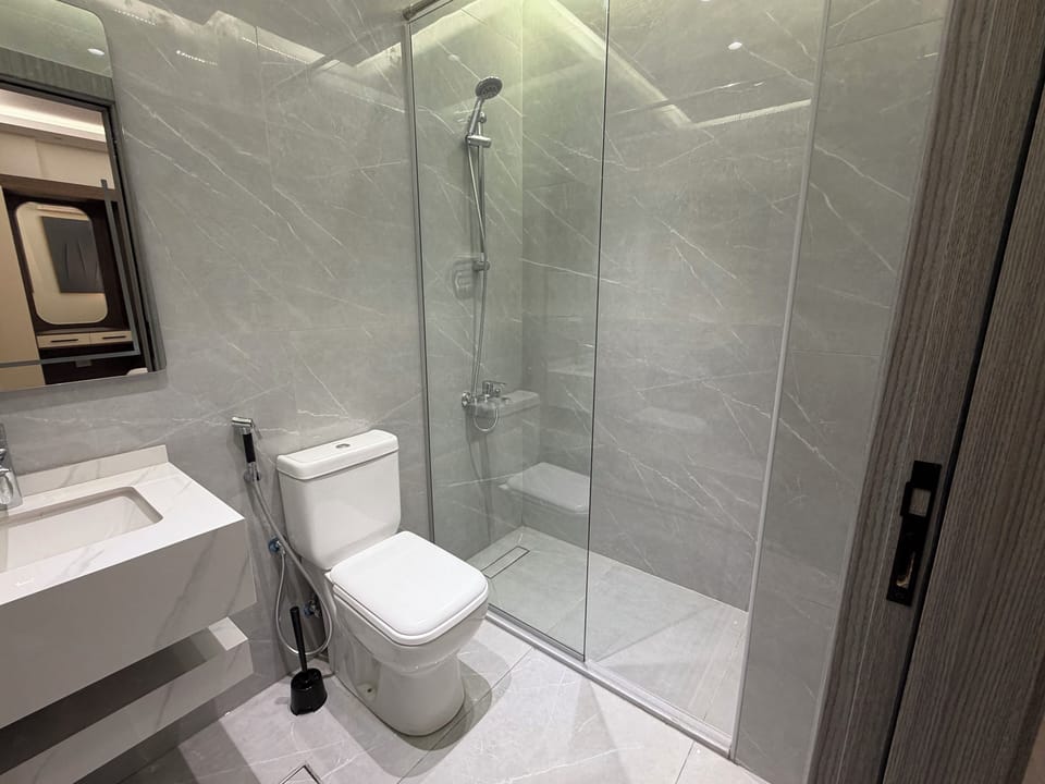 Apartment, 1 Bedroom, Accessible, Smoking | Bathroom