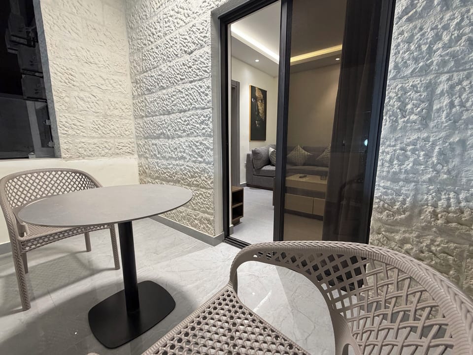 Apartment, 1 Bedroom, Accessible, Smoking | Dining