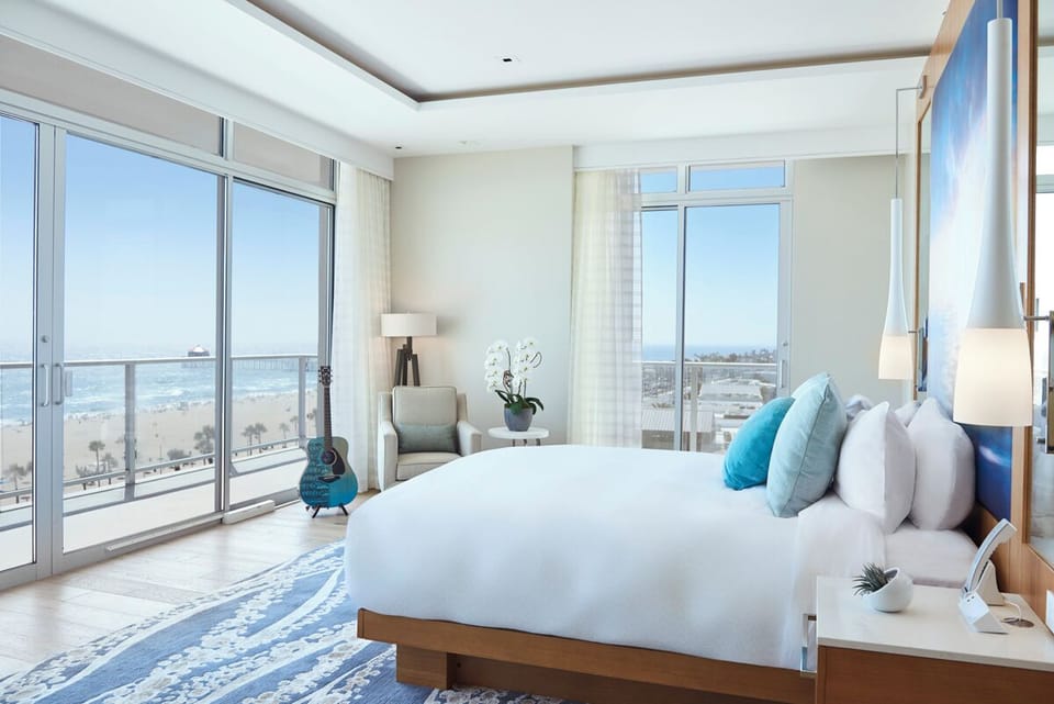 Penthouse, 1 King Bed with Sofa Bed, Ocean Front with Wraparound Balcony | Premium bedding, in-room safe, desk, laptop workspace