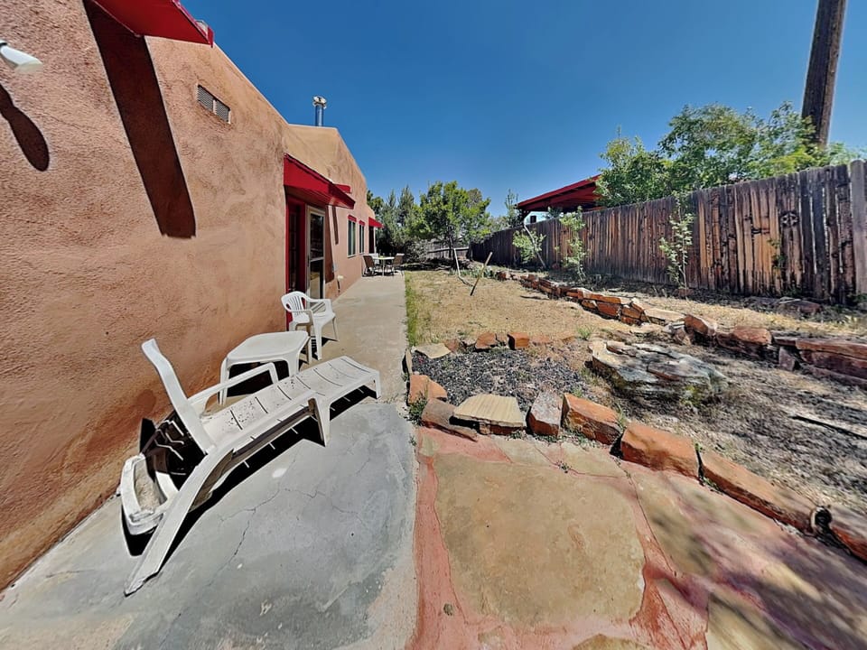 House (2 Bedrooms) | Property amenity