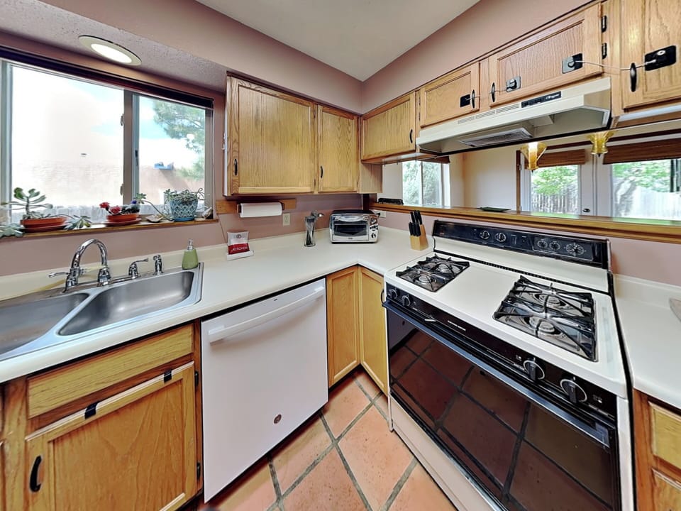 House (2 Bedrooms) | Property amenity
