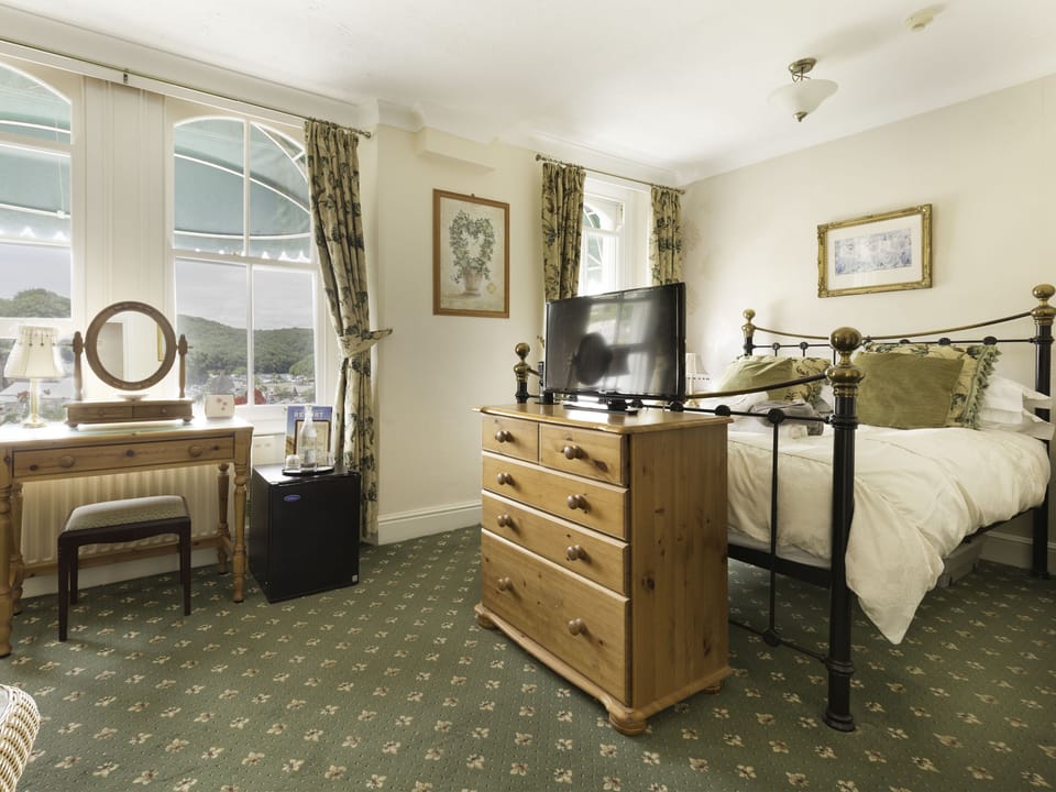 Premier Room, 1 King Bed, Ensuite, River View (First Floor)
