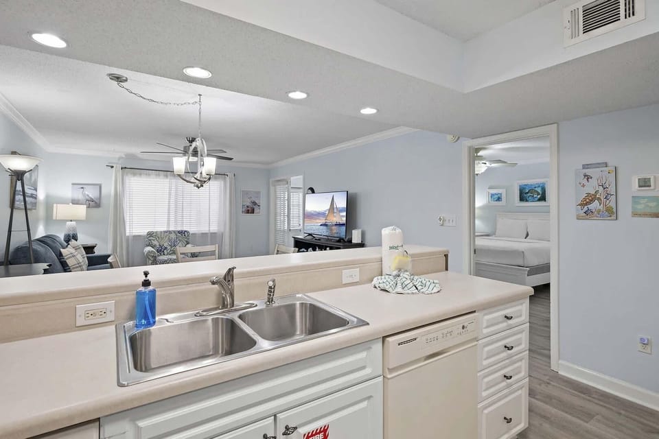 Condo, 1 Queen Bed with Sofa bed (Chateau La Mer #13A) | Private kitchen