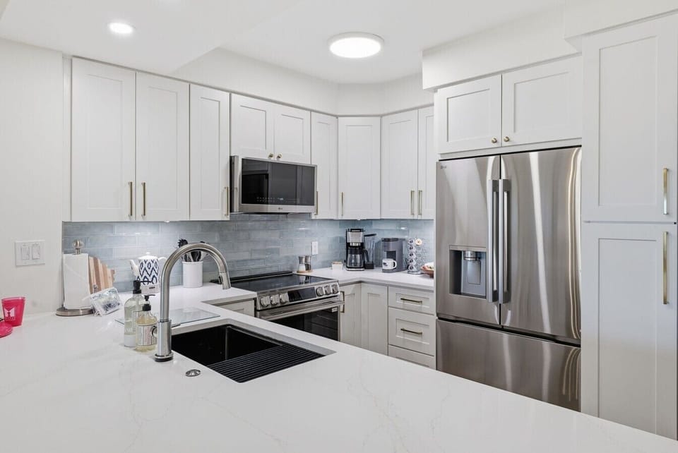 Sleek coastal kitchen fully stocked for everything from quick breakfasts to family dinners