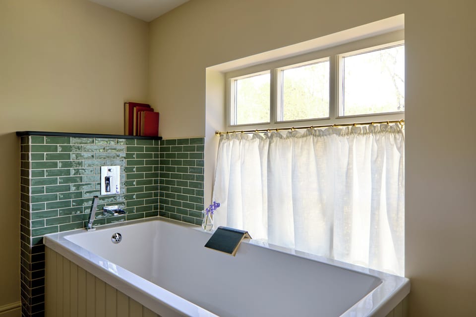 Deluxe House, Garden View | Bathroom | Separate tub and shower, free toiletries, hair dryer, towels