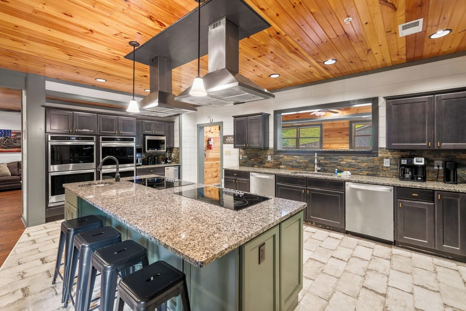 Four ovens, two stove tops, 3 fridges/freezers, dishwashers, and counter space built for feeding a crowd. Whether you're catering in or cooking together, this kitchen handles 60 guests without a bottleneck.