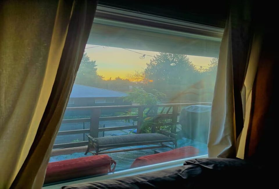 Unwind on the private deck and take in beautiful sunset views beneath charming string lights. A perfect outdoor space to enjoy your morning coffee, evening drinks, or simply relax in the fresh mountain air.