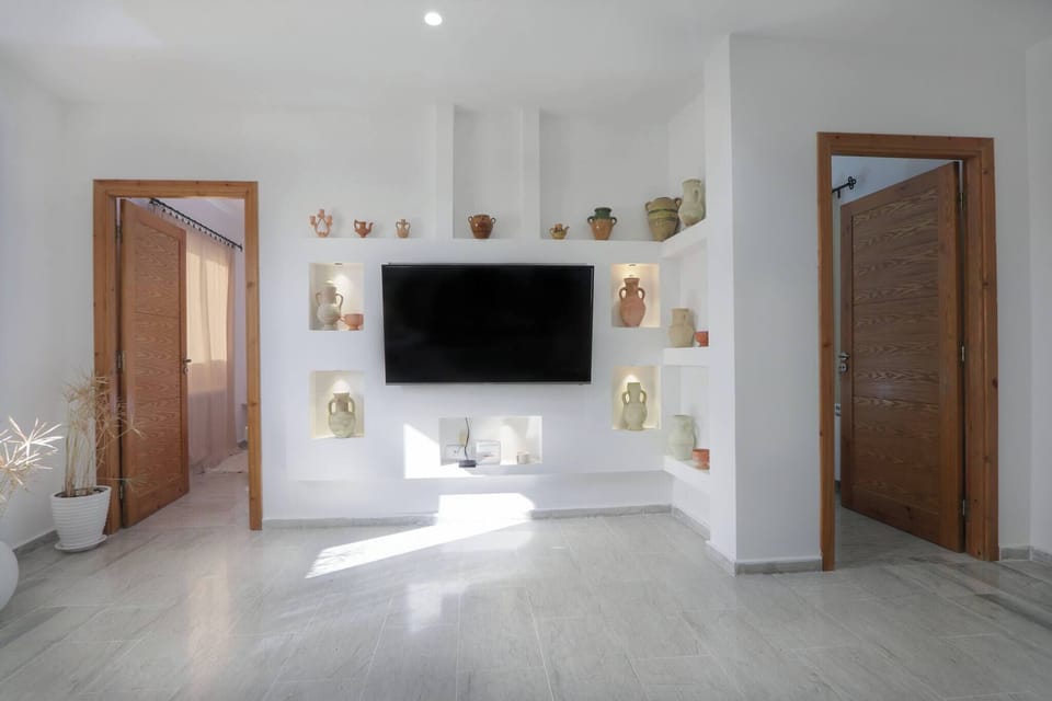 Apartment, 3 Bedrooms, Smoking, Balcony | Room amenity