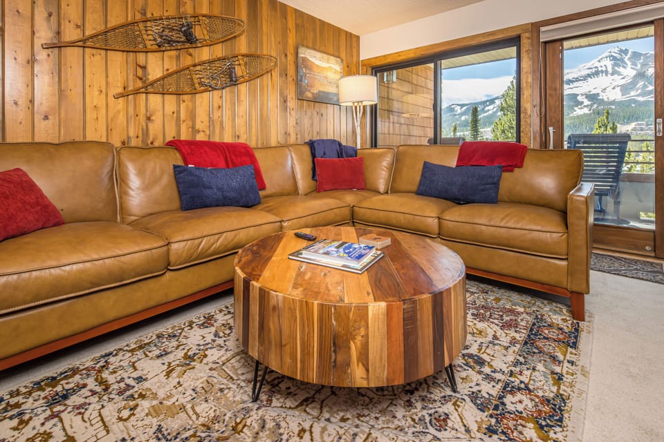 Seating for 8 | Main Level