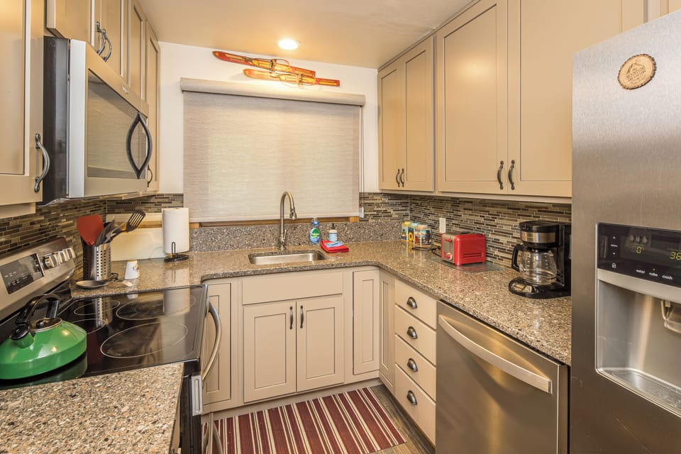 Equipped kitchen with all the essentials | Main Level