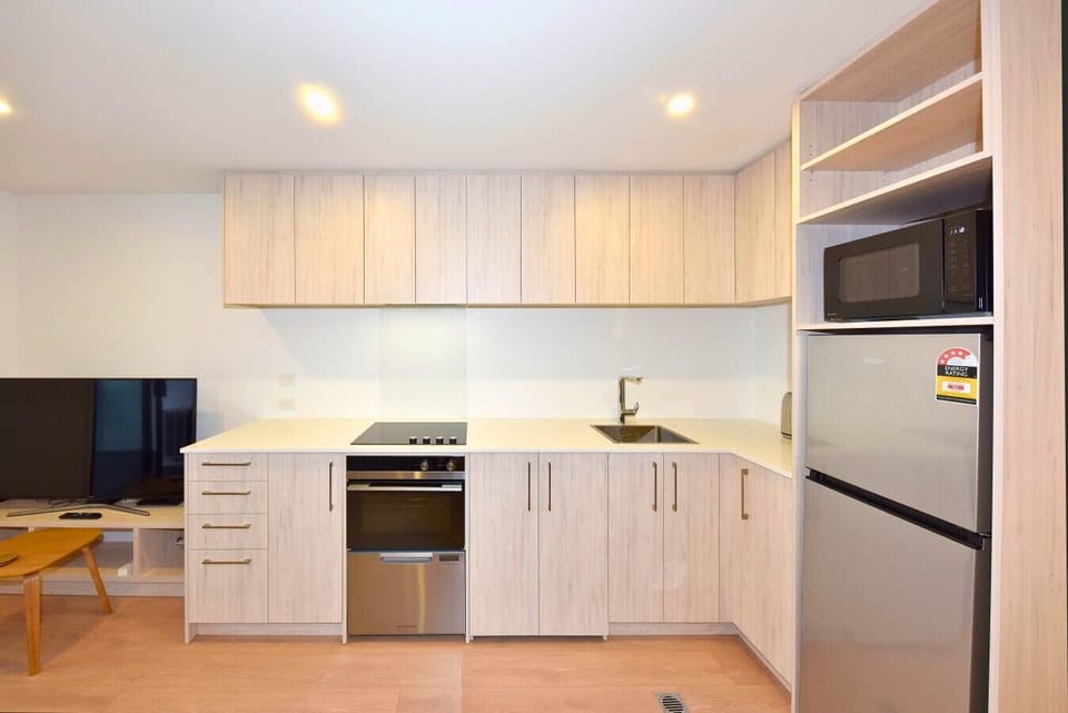 12 245 Moorhouse Ave (11) - Edited