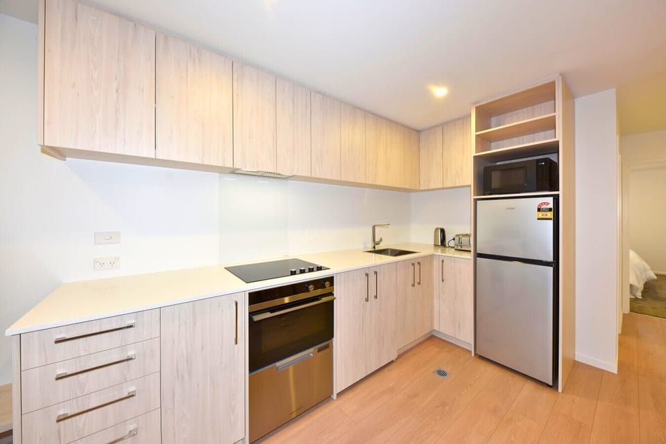 12 245 Moorhouse Ave (10) - Edited