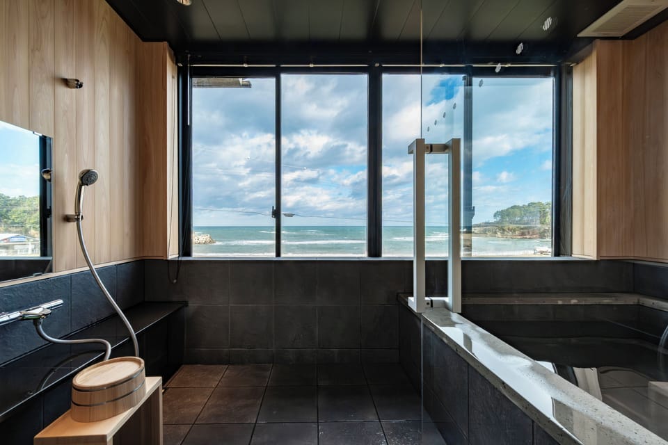 Panoramic Suite, Ocean View | Bathroom | Shower, hair dryer, towels, shampoo