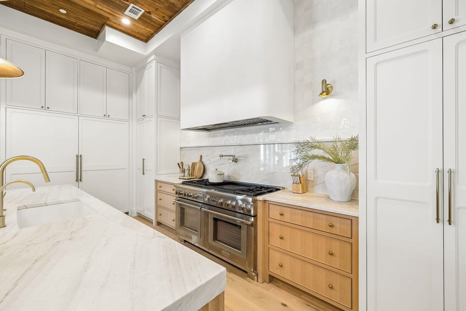 Luxurious Open Concept Chef's Kitchen with Barstool Seating for 5
