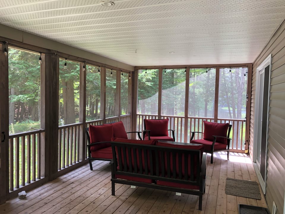 Start the day with coffee and nature, then unwind in the evening. 