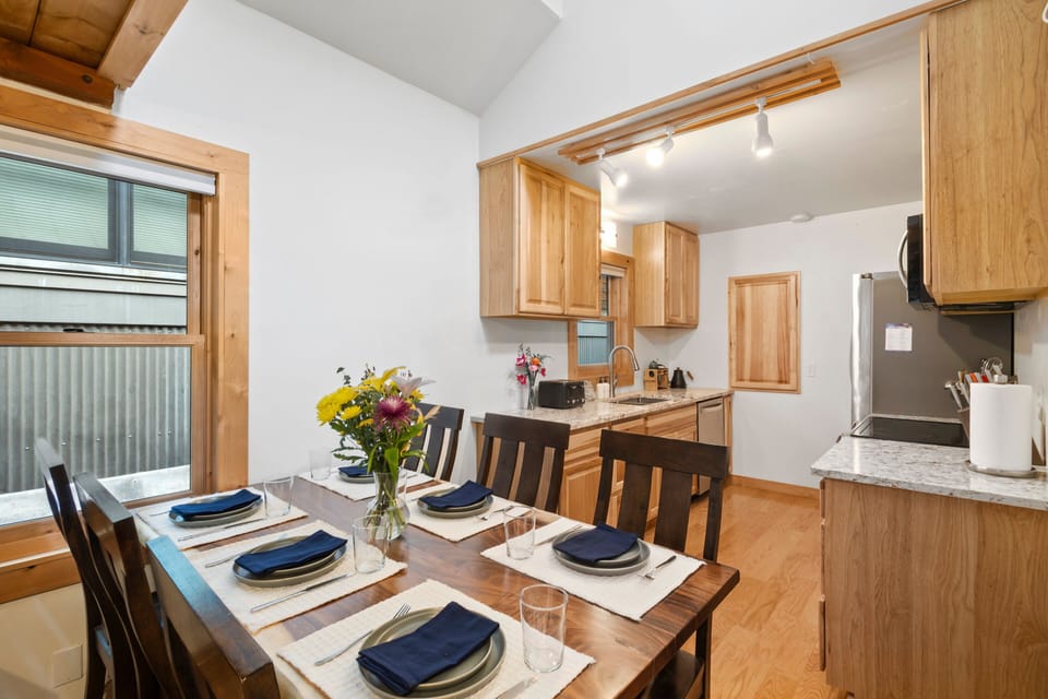 Cozy galley Kitchen and dining for 6.