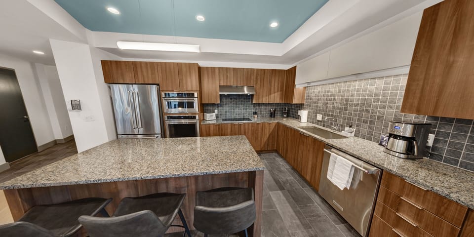 Suite, 1 Twin Bed (The Schofield) | Frette Italian sheets, premium bedding, down comforters, pillowtop beds