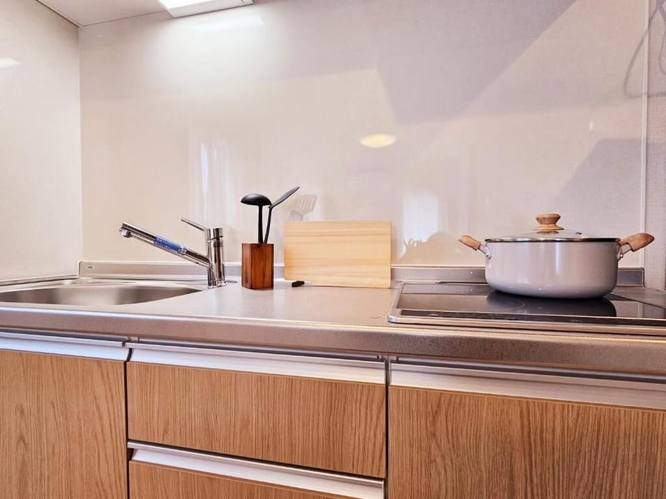 Apartment, Multiple Beds, Non Smoking | Private kitchen | Full-size fridge, microwave, stovetop, cookware/dishes/utensils