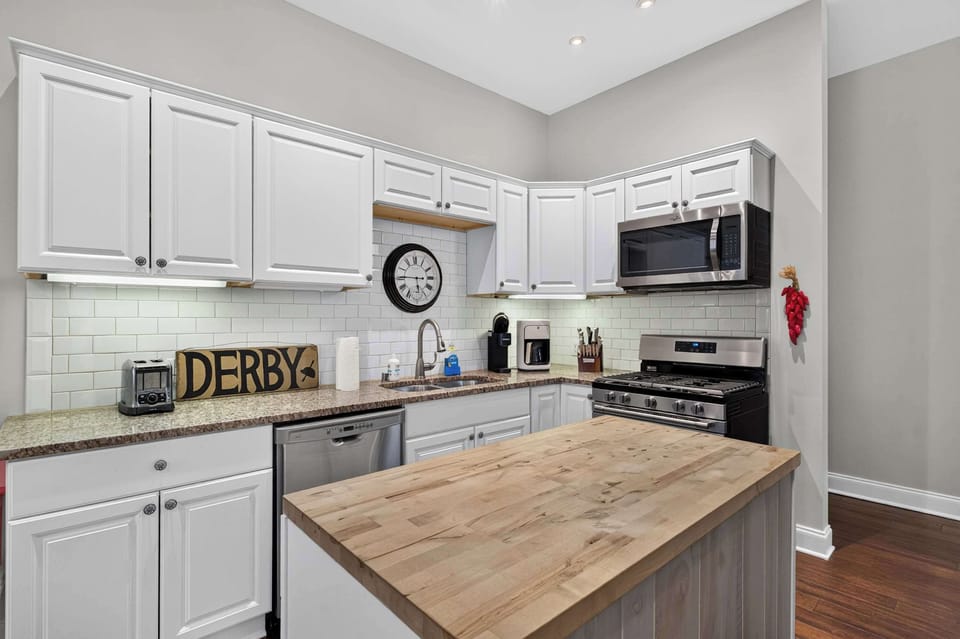 Kitchen: This spacious kitchen combines style and functionality, offering modern appliances, generous workspace, and all the essentials for cooking at home.