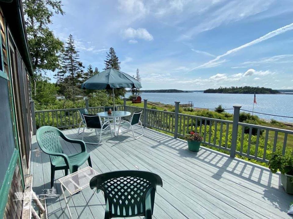 Another view of the deck