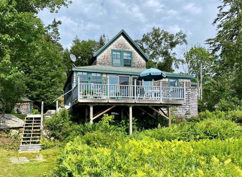 The house from the waterside