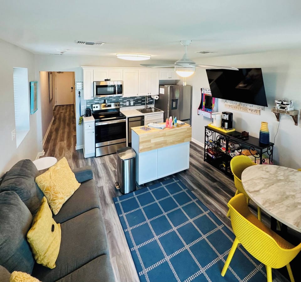 Apartment, 1 Bedroom, Accessible, Balcony | Living area | Books