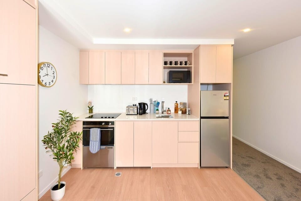106 18 Bath St (12) - Edited