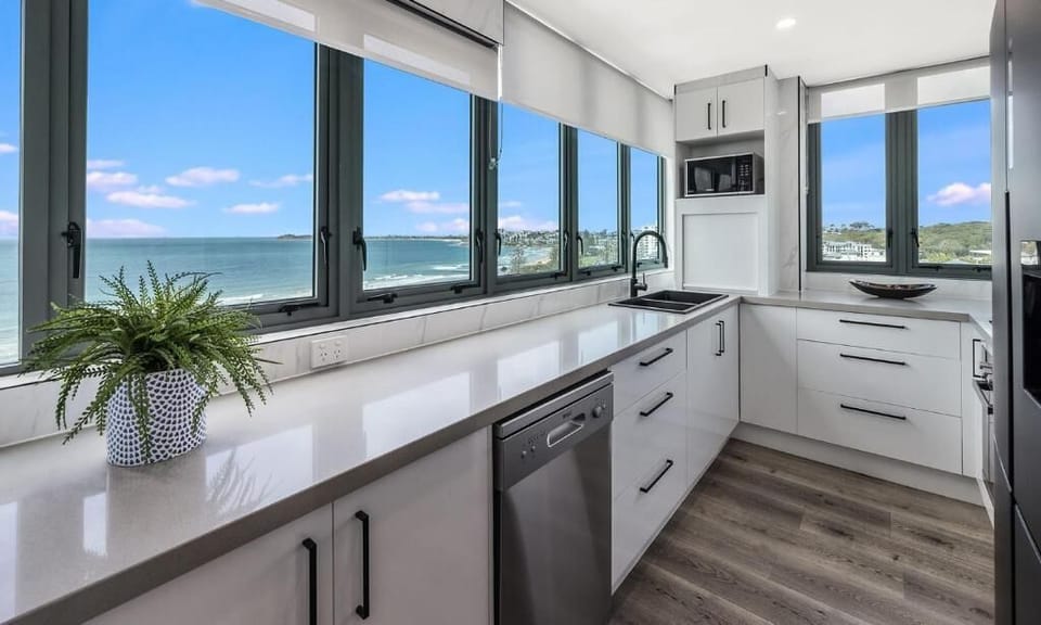 Luxury Apartment, Balcony, Ocean View | Private kitchen | Electric kettle, toaster