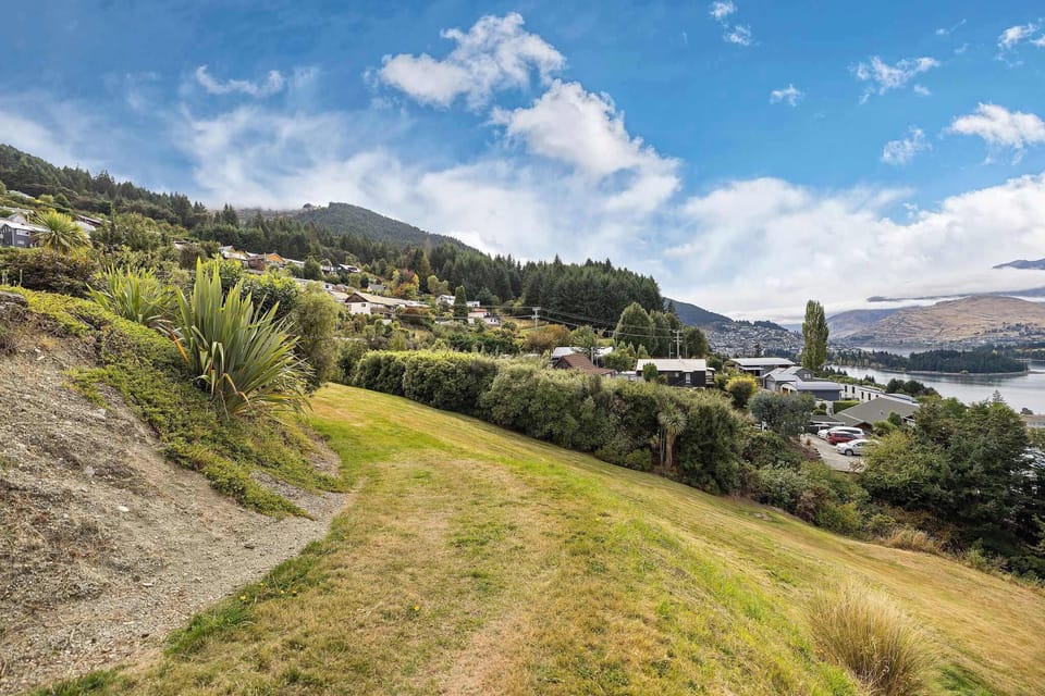 Scenic Garden View: Breathe in fresh air while taking in stunning mountain and lake vistas!