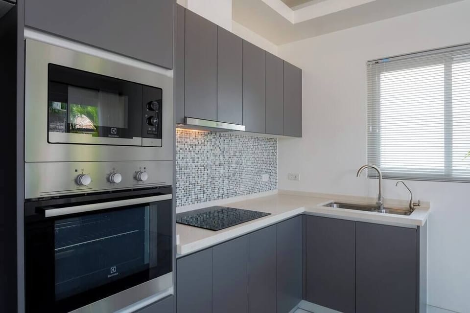 Superior Villa, Courtyard View | Private kitchen | Electric kettle, toaster