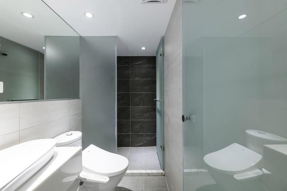 Classic Double Room | Bathroom | Slippers