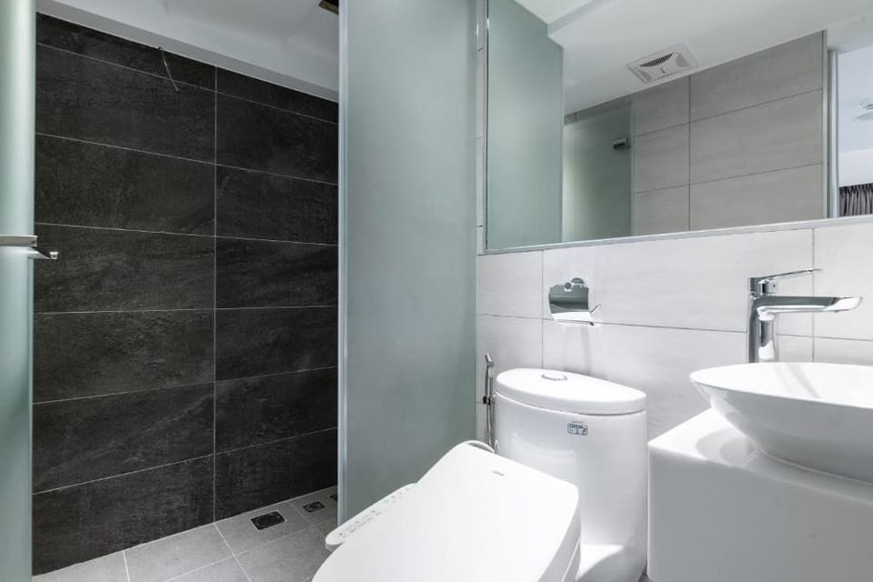 Family Quadruple Room | Bathroom | Slippers