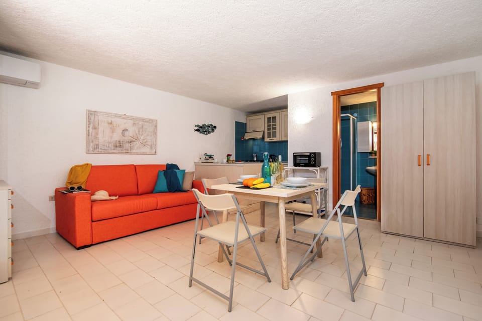 Family Studio, Air conditioning (Ladunia 2) | Living area