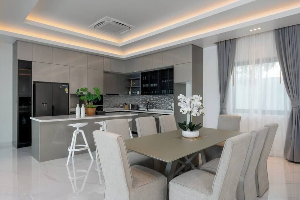 Luxury Villa, Pool View | Dining