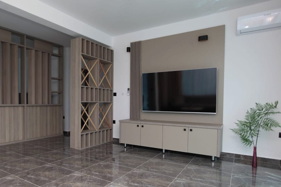 Superior Apartment, 3 Bedrooms, Air conditioning, Partial Sea View | Interior