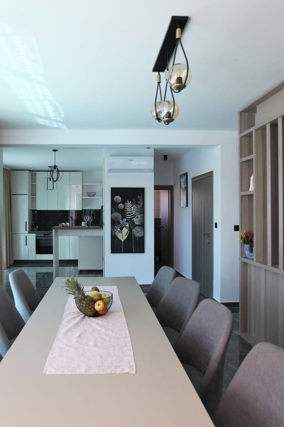Superior Apartment, 3 Bedrooms, Air conditioning, Partial Sea View | Dining