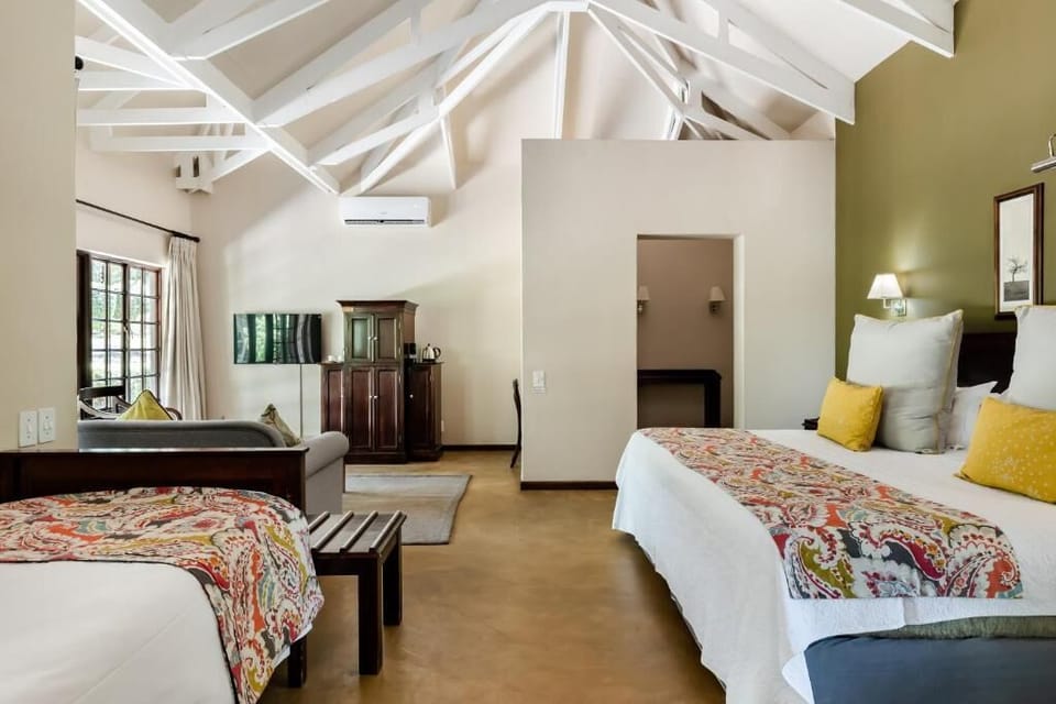 Family Room | Minibar, in-room safe, desk, WiFi (free)