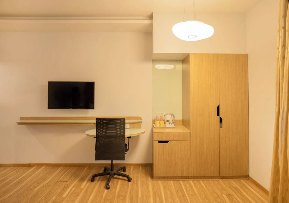 Superior Twin Room | Desk, laptop workspace, iron/ironing board, free WiFi