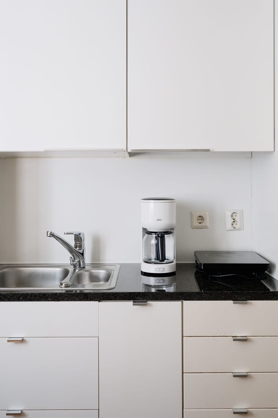 Apartment, 1 Queen Bed, City View | Private kitchen | Full-size fridge, microwave, oven, stovetop