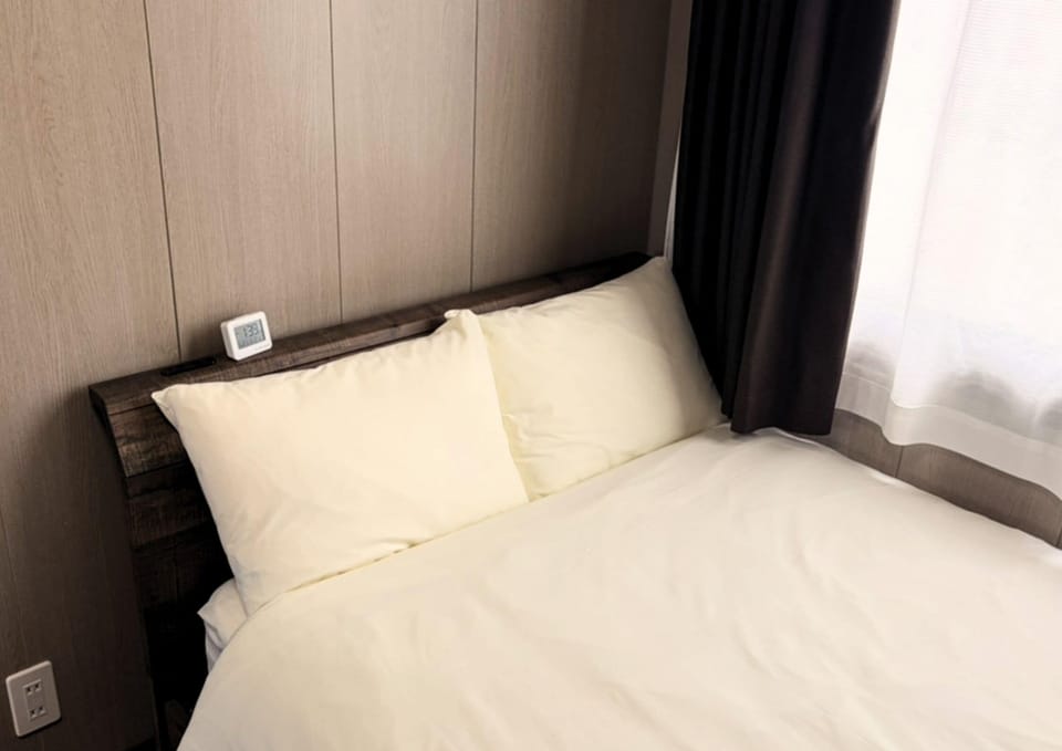 Double Room, Non Smoking | In-room safe, desk, iron/ironing board (on request), WiFi (free)