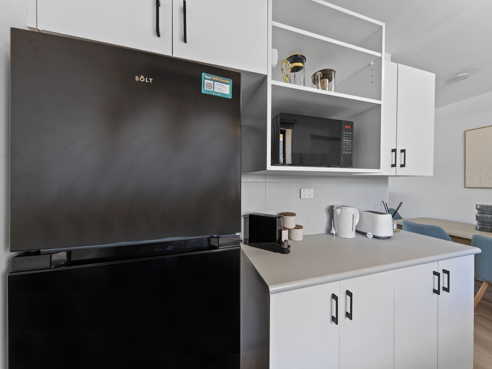 Cook and dine with ease in a well-designed, fully equipped kitchen.
