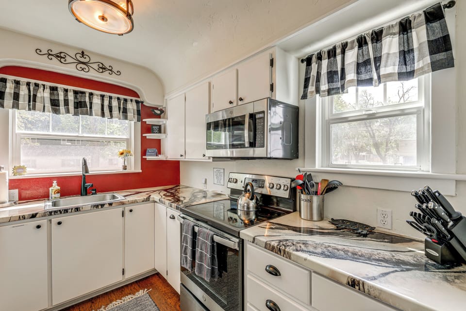 Kitchen | Main Level