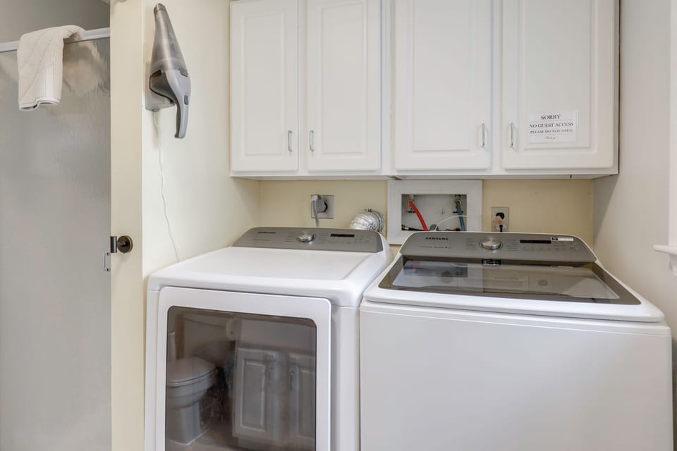 Full Bathroom | Laundry Area | Main Floor