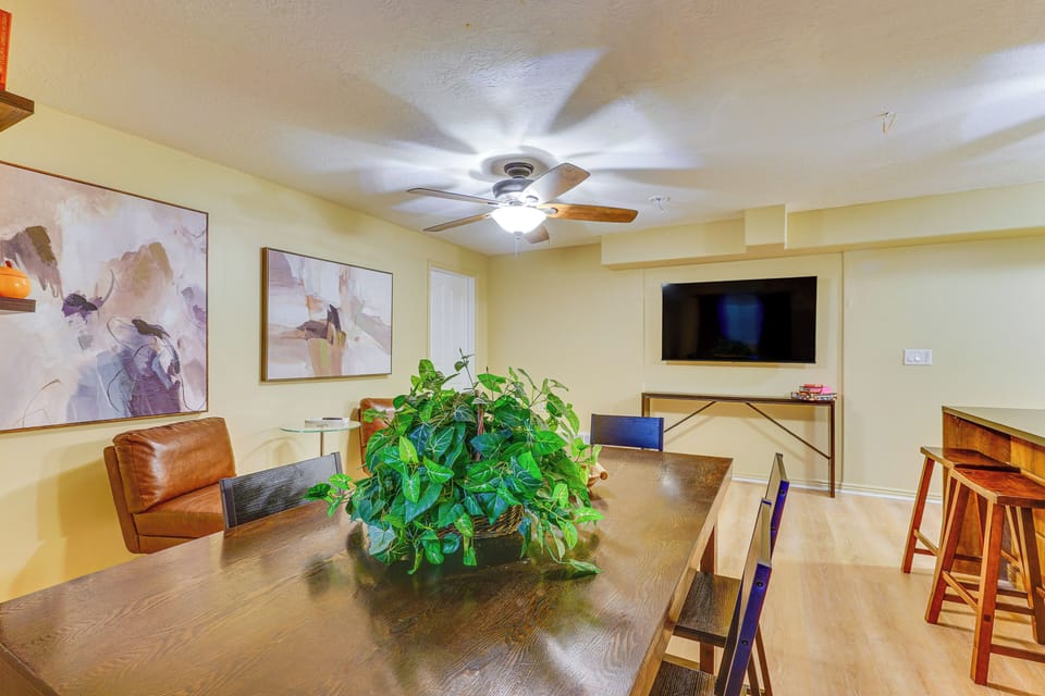 Dining Table | Breakfast Bar | Dishware/Flatware