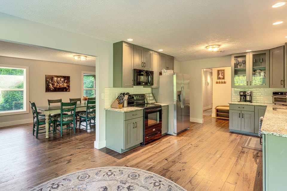 Kitchen/Dining | Main Level
