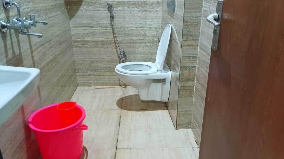 Superior Double Room | Bathroom | Shower, towels, soap, shampoo